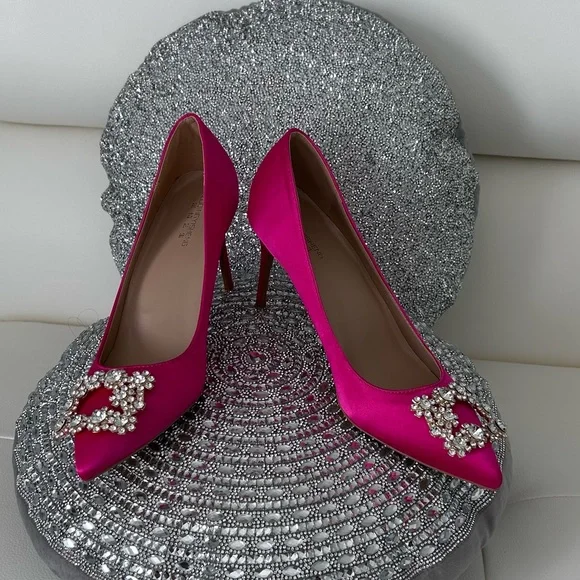 NWOT 💖 Pink Satin Heels with crystal - Picture 7 of 17
